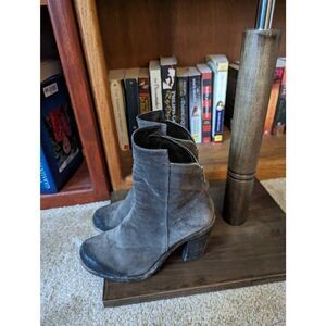 officine creative Italian hand made taupe suede ankle boots sz 38 euc